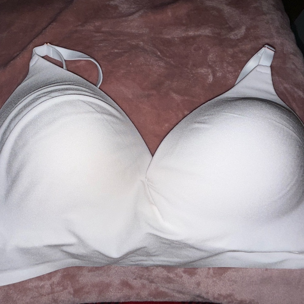 PINK Victoria's Secret White Seamless Molded T-Shirt Bra